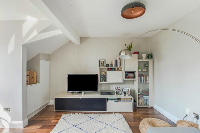 2 Bedroom Flat To Rent In St. Marks Road, London, W10