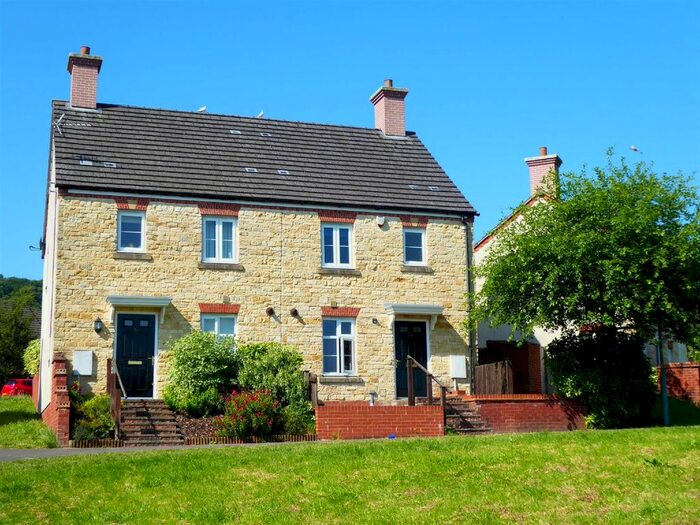 3 Bedroom Semi-Detached House To Rent In Harrolds Close, Dursley, GL11