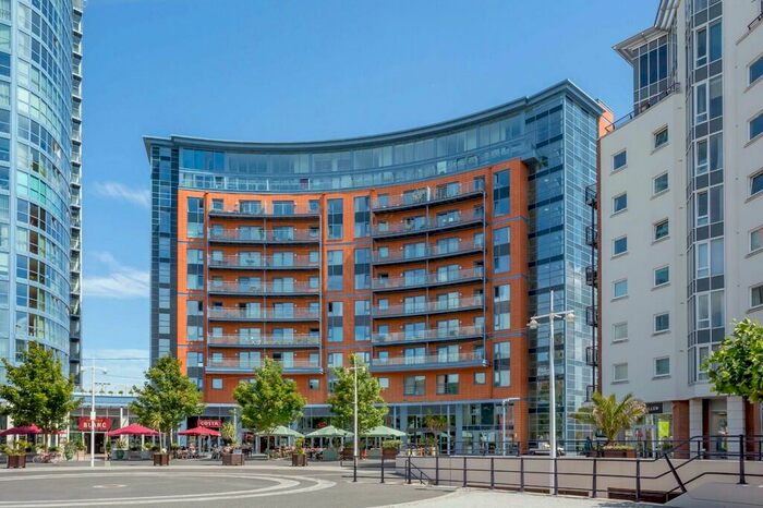 2 Bedroom Apartment To Rent In The Crescent, Gunwharf Quays, PO1
