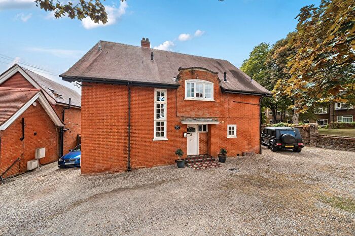 2 Bedroom Flat For Sale In Nightingale Road, Rickmansworth, WD3