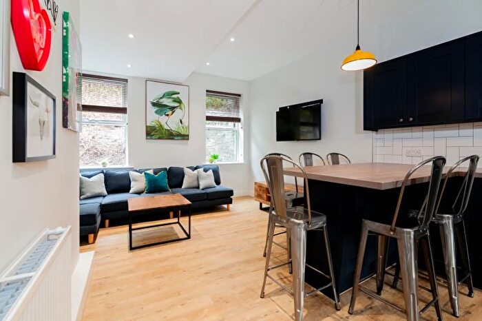 6 Bedroom Flat To Rent In Bankfield Road, Huddersfield, HD1