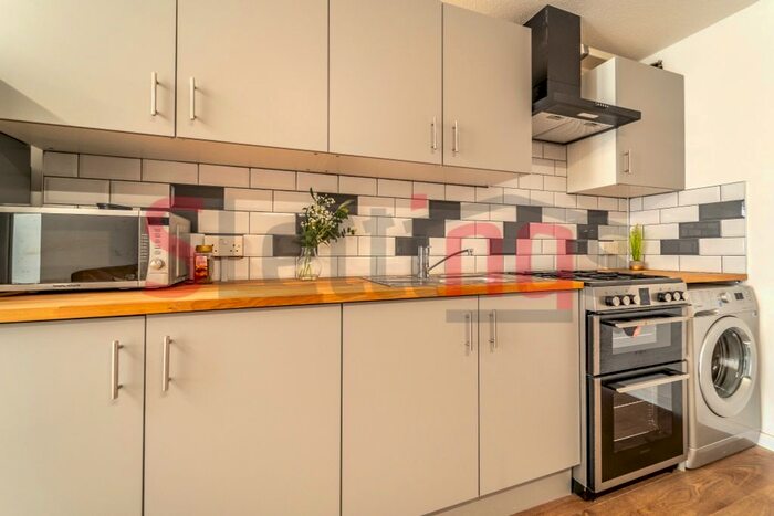 4 Bedroom Terraced House To Rent In Meadow Close, Barnet, EN5