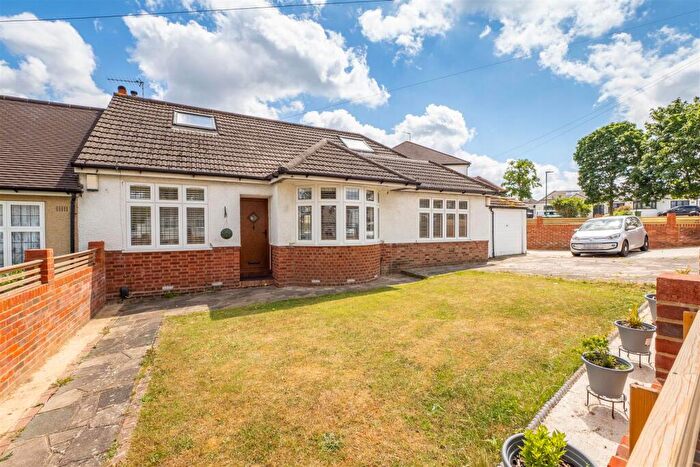 5 Bedroom Semi-Detached Bungalow For Sale In Benfleet Close, Sutton, SM1