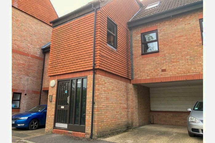 1 Bedroom Flat To Rent In Carmel Close, Woking, GU22