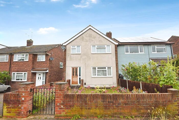3 Bedroom Semi-Detached House For Sale In Donald Way, Chelmsford, CM2