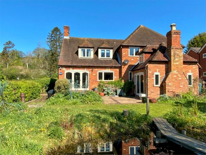 4 Bedroom Detached House For Sale In Henley-on-Thames, Buckinghamshire, RG9