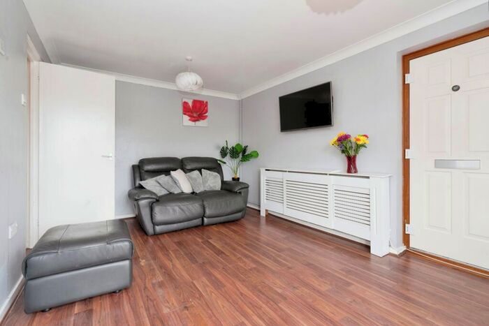 1 Bedroom Maisonette To Rent In Harrow Road, Leytonstone, E11