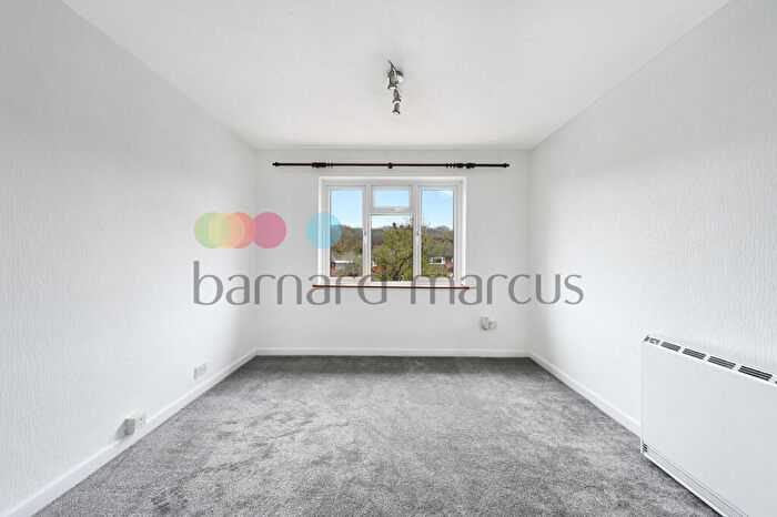 2 Bedroom Flat To Rent In Elmfield Way, South Croydon, CR2