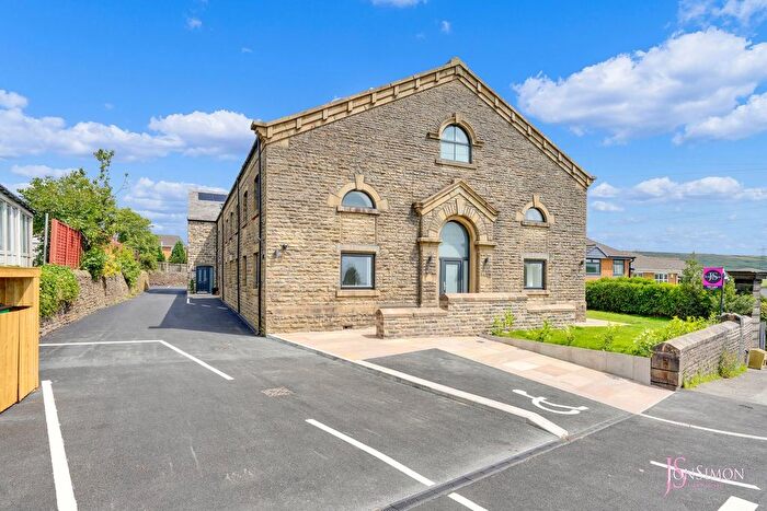 3 Bedroom Flat To Rent In Heald Lane, Bacup, OL13