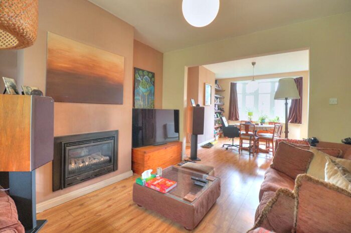 3 Bedroom Semi Detached House For Sale In Thurcaston Road, Leicester, LE4