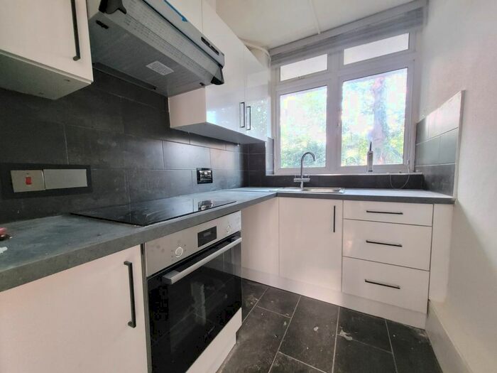 2 Bedroom Flat To Rent In Angel Close, Edmonton, N18