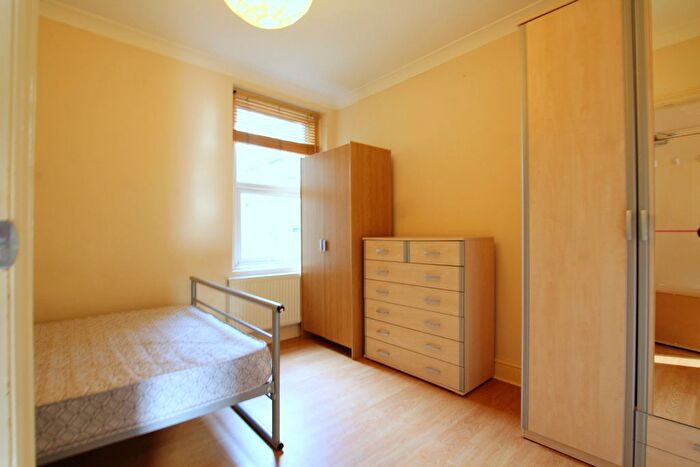 1 Bedroom Flat To Rent In Kingston Road, Wimbledon, SW19