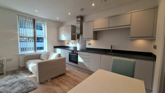 2 Bedroom Flat To Rent In Back Of The Walls, SO14