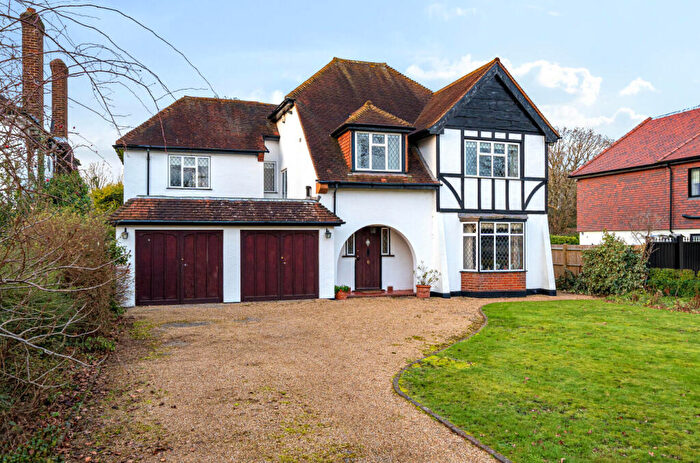4 Bedroom Detached House For Sale In The Glen, Farnborough Park, Orpington, Kent, BR6