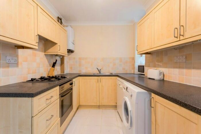 3 Bedroom Flat For Sale In Windsor Court, Moscow Road, W2