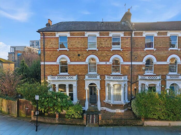 1 Bedroom Flat For Sale In Digby Crescent, N4