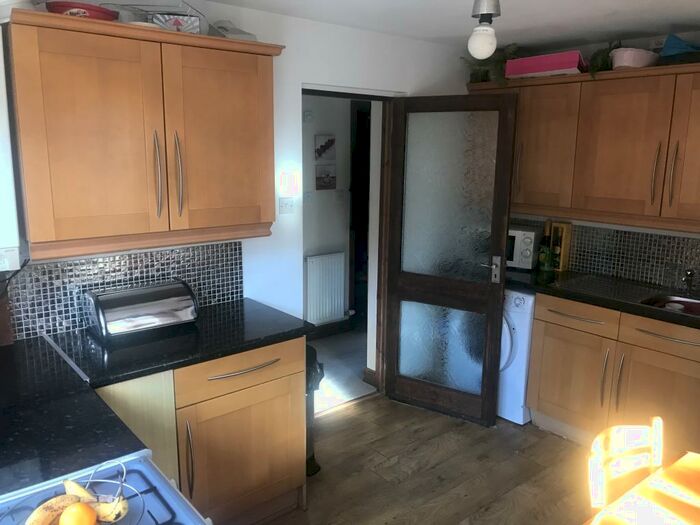 2 Bedroom Flat To Rent In Lancaster Road, Overton, LA3