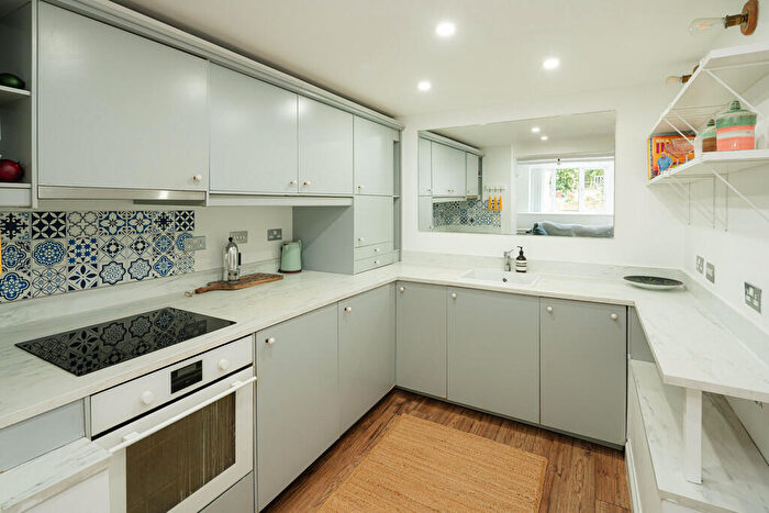 1 Bedroom Apartment For Sale In Denmark Hill, London, SE5