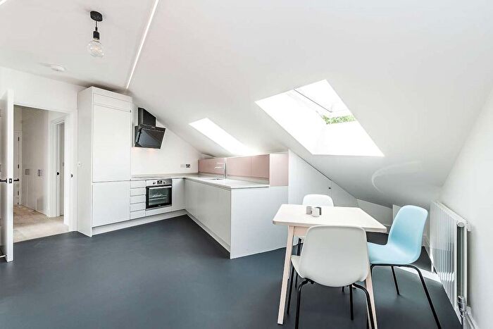 2 Bedroom Flat To Rent In Beadnell Road, London, SE23