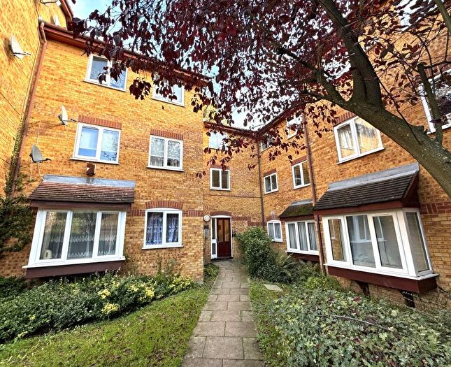 1 Bedroom Flat For Sale In Greenway Close, Muswell Hill, N11