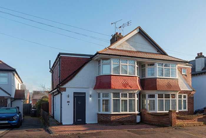 3 Bedroom Semi Detached House For Sale In Kenilworth Gardens, Loughton, IG10