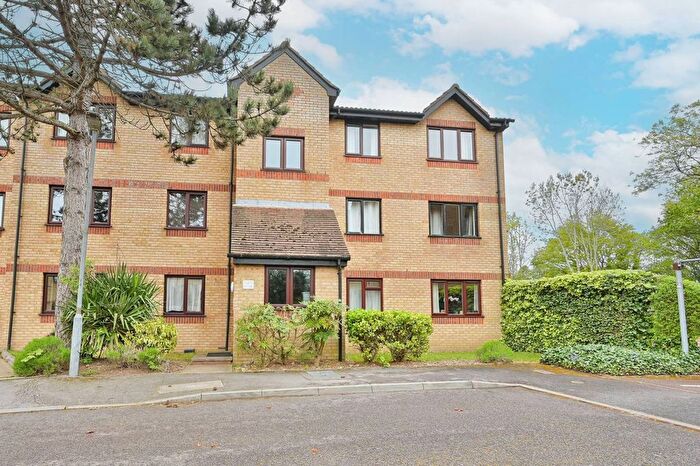 1 Bedroom Flat For Sale In Courtlands Close, Watford, WD24