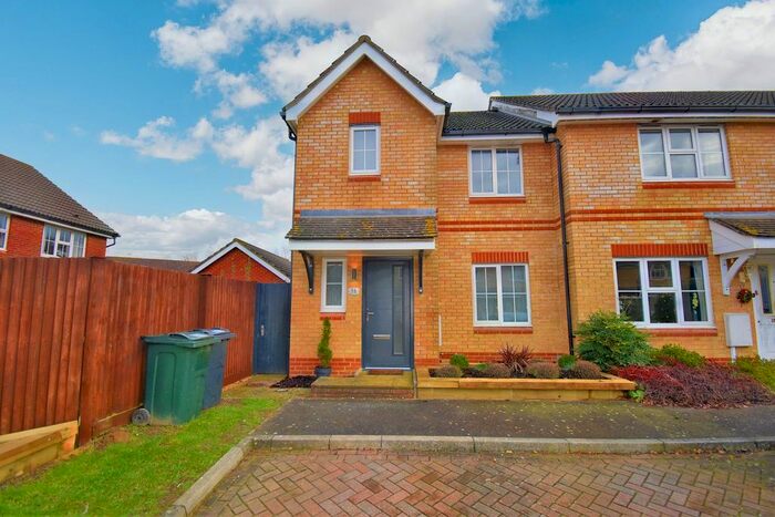 3 Bedroom Semi-Detached House To Rent In Kestrel Close, Kingsnorth, TN23