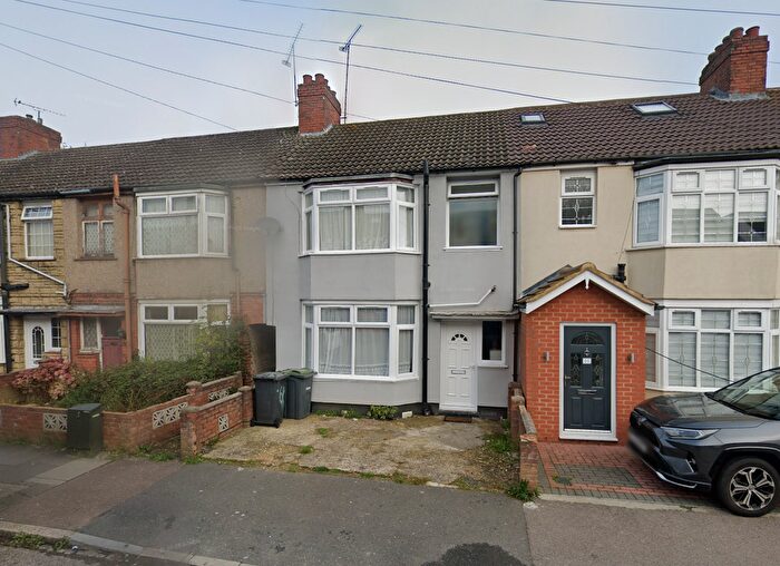 3 Bedroom Property To Rent In Carisbrooke Road, Luton, LU4