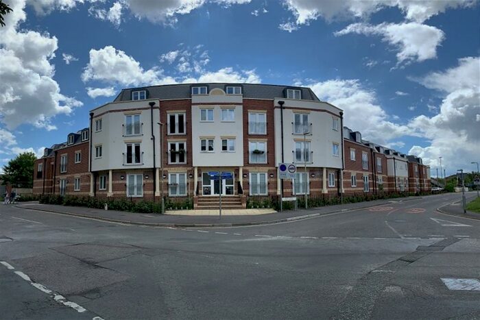 1 Bedroom Flat To Rent In Bedroom Property In Station View, PO9