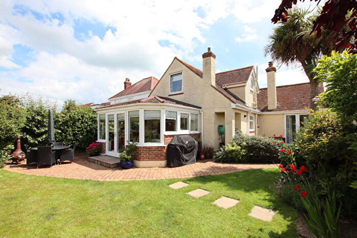 3 Bedroom Bungalow For Sale In Dulwich Road, Holland On Sea, CO15
