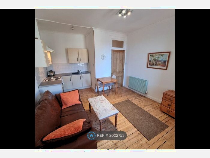 2 Bedroom Flat To Rent In Springhill, Dundee, DD4