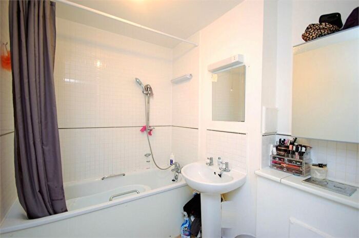 1 Bedroom Flat For Sale In Shakespeare Road, Harlesden, London, NW10