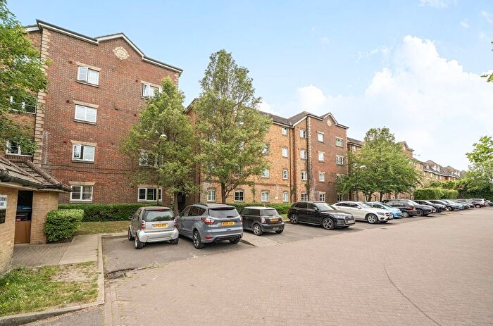 2 Bedroom Flat For Sale In Harrisons Wharf, Purfleet, Essex, RM19