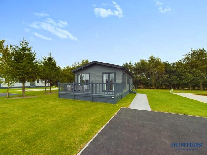 2 Bedroom Mobile/park Home For Sale In Southmoor Park The Balk, Pocklington, York, YO42