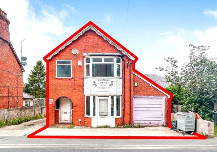 2 Bedroom Detached House For Sale In Kings Road, Newbury, Berkshire, RG14