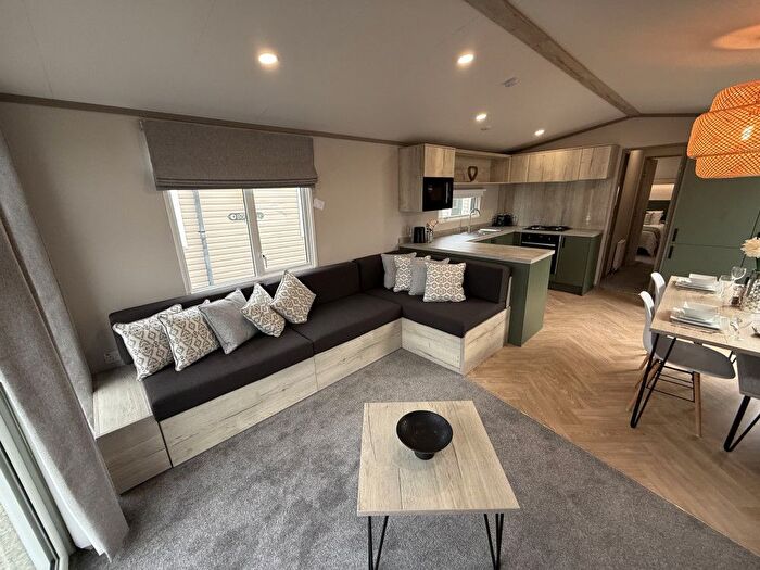 2 Bedroom Park Home For Sale In Holms Farm Road, Dalrymple, Ayr, KA6