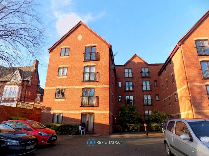 2 Bedroom Flat To Rent In Vivian Court, Nottingham, NG5