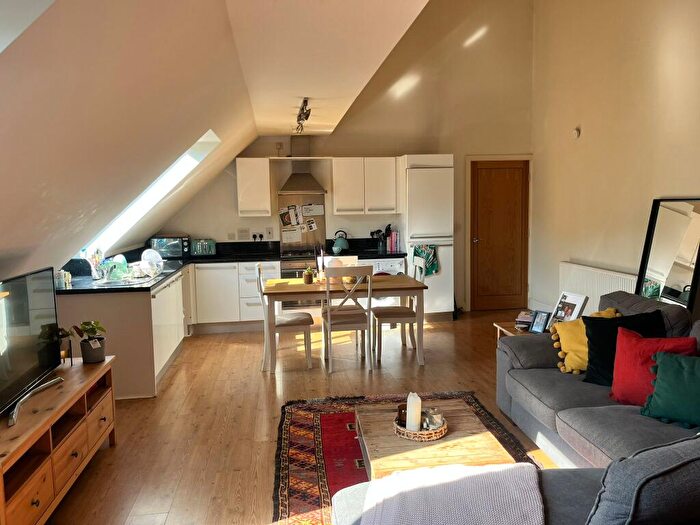 2 Bedroom Character Property To Rent In Bruntcliffe Road, Morley, Leeds, LS27