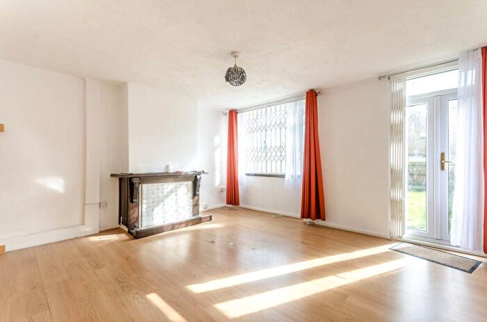2 Bedroom Maisonette For Sale In Ricardo Street, Poplar, London, E14