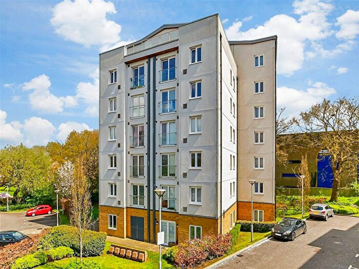 2 Bedroom Flat For Sale In West Green Drive, West Green, Crawley, West Sussex, RH11