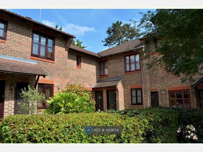 3 Bedroom Flat To Rent In Pottery Court, Wrecclesham, Farnham, GU10