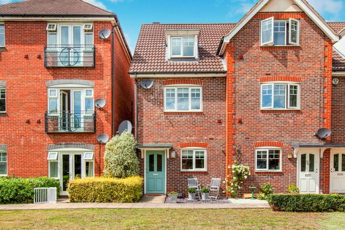 3 Bedroom Town House To Rent In Barley Mead, Maidenhead, SL6