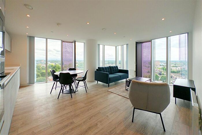 2 Bedroom Apartment To Rent In The Blade, M15