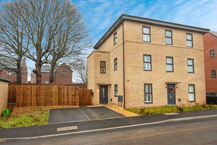 3 Bedroom Semi Detached House For Sale In Ivy Approach, Seacroft, Leeds, LS14