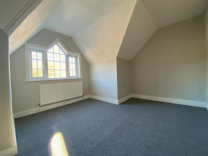3 Bedroom Flat To Rent In Echo Square, Gravesend DA12