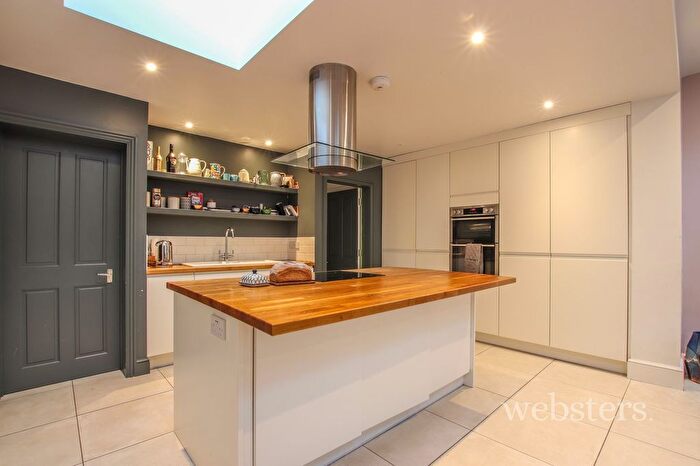3 Bedroom Terraced House For Sale In Mill Hill Road, Norwich, NR2
