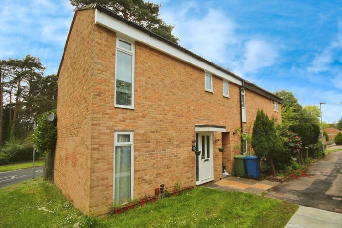 2 Bedroom Semi-Detached House To Rent In Pembroke, Bracknell, RG12