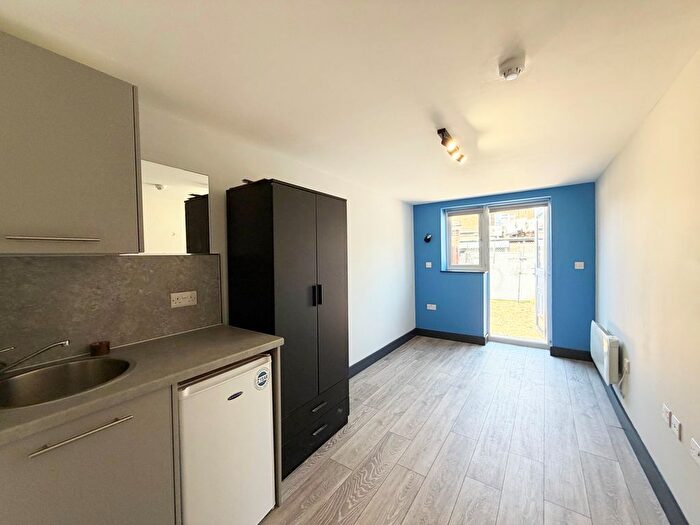 Studio To Rent In Elgin Avenue, Kenton, HA3