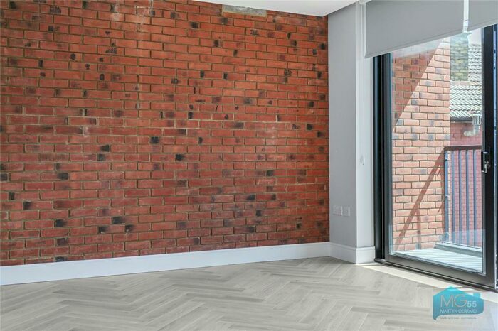 2 Bedroom Apartment To Rent In Squires Lane, London, N3