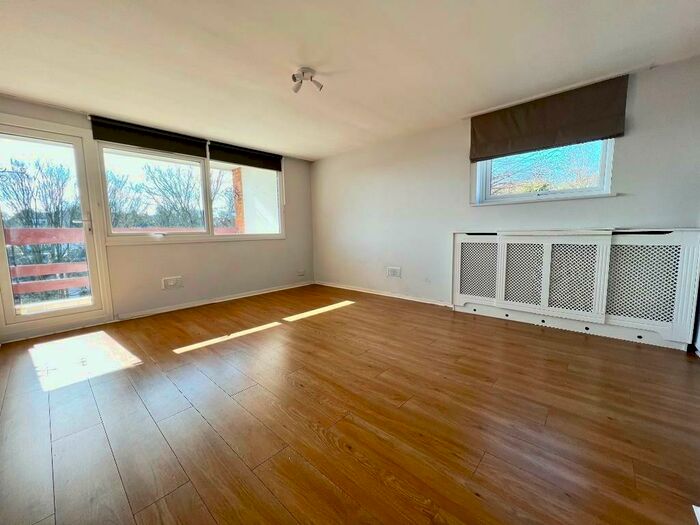 2 Bedroom Apartment To Rent In Anerley Hill, London, SE19